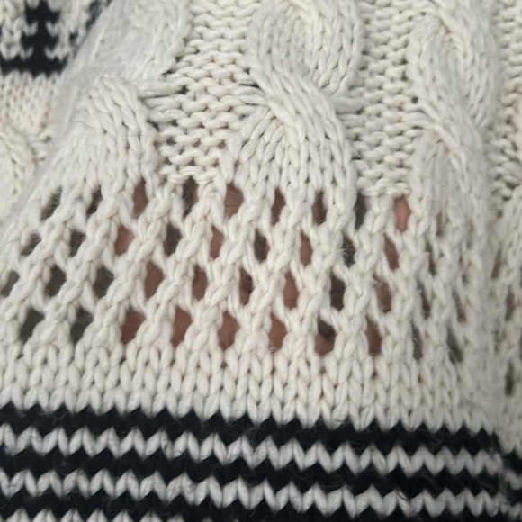 American Eagle Outfitters Black and Cream Knit Sweater - Picture 4 of 7